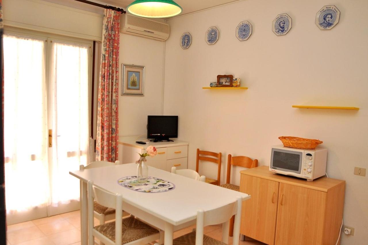 Nice Two-Bedroom Apartment 150M From The Beach บิบิโอเน ภายนอก รูปภาพ