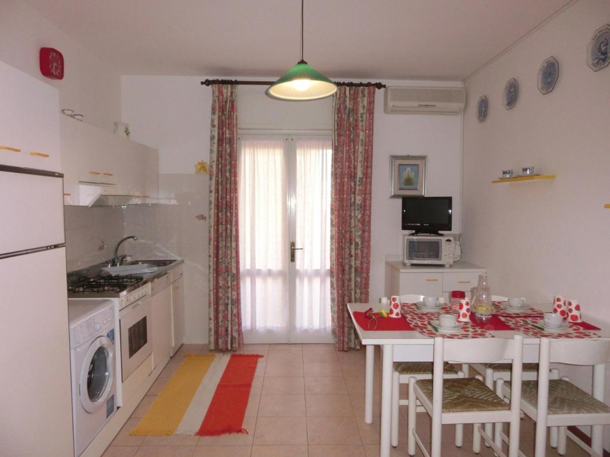 Nice Two-Bedroom Apartment 150M From The Beach บิบิโอเน ภายนอก รูปภาพ