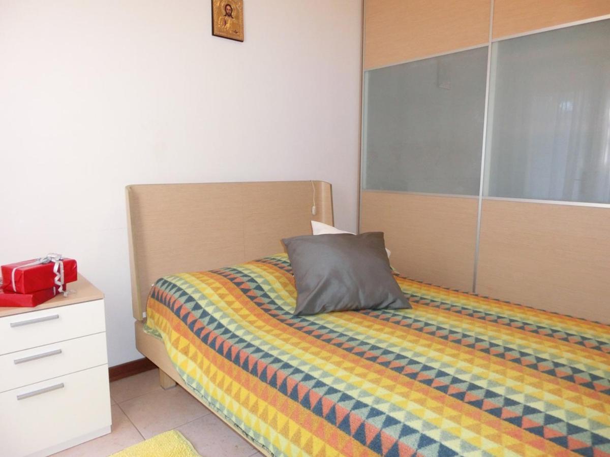 Nice Two-Bedroom Apartment 150M From The Beach บิบิโอเน ภายนอก รูปภาพ