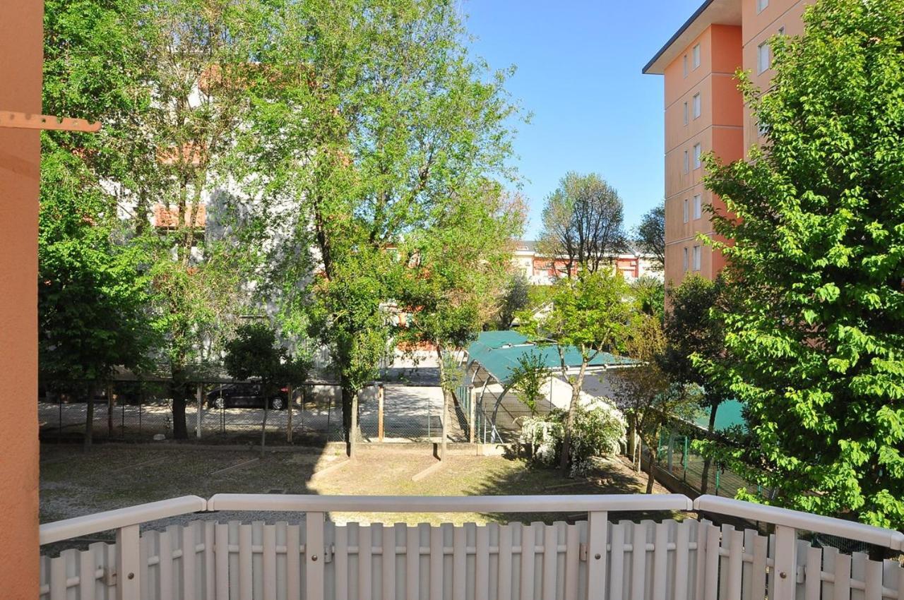 Nice Two-Bedroom Apartment 150M From The Beach บิบิโอเน ภายนอก รูปภาพ